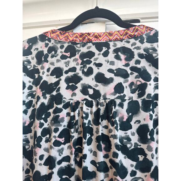 Savanna Jane Black and White Print Top with Multicolor Embroidered Tribal Design - Picture 6 of 7